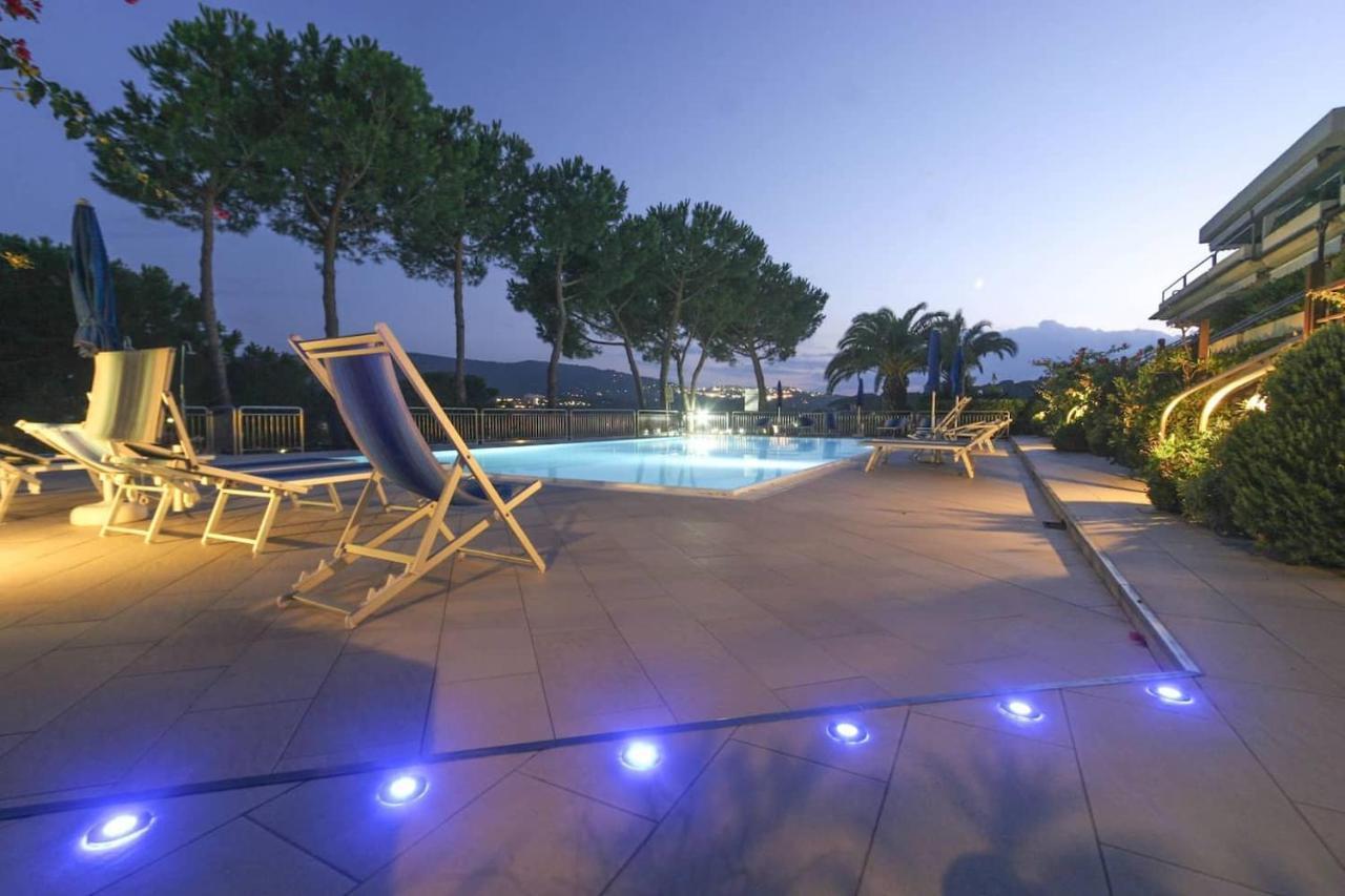 Il Porto Trilocale Nr.7 Apartment ปอร์โตอัซซูร์โร ภายนอก รูปภาพ