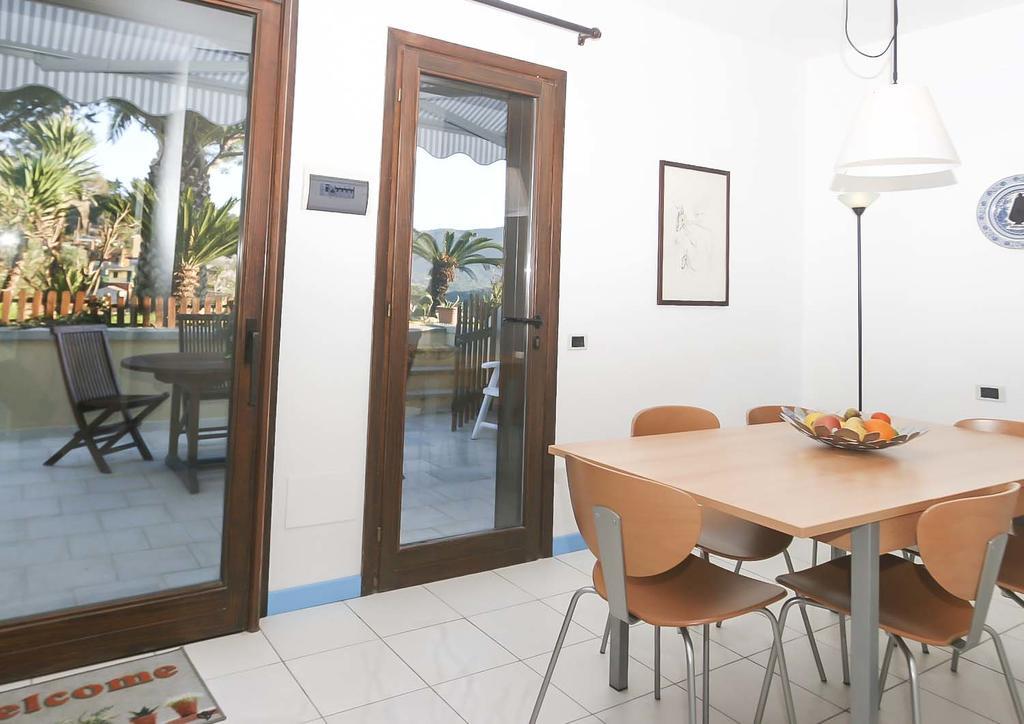 Il Porto Trilocale Nr.7 Apartment ปอร์โตอัซซูร์โร ภายนอก รูปภาพ