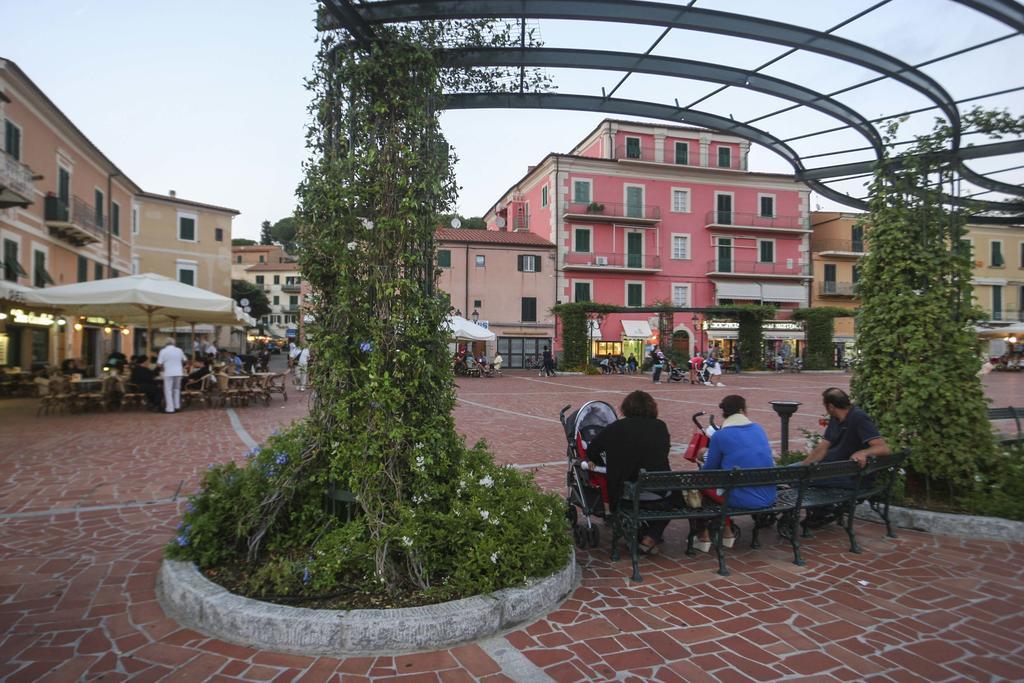 Il Porto Trilocale Nr.7 Apartment ปอร์โตอัซซูร์โร ภายนอก รูปภาพ