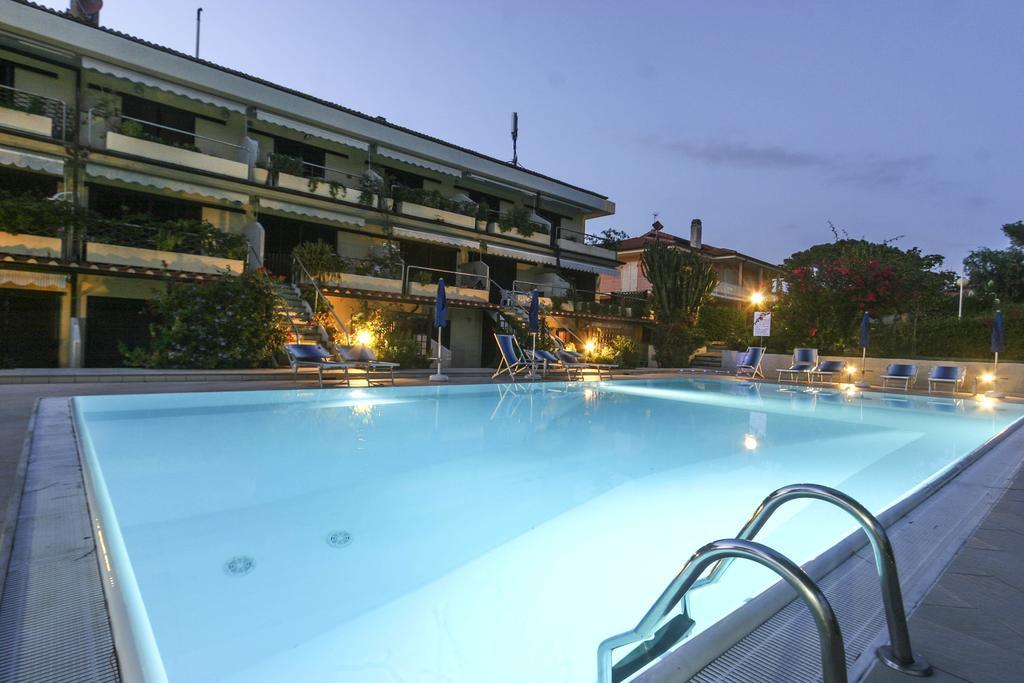 Il Porto Trilocale Nr.7 Apartment ปอร์โตอัซซูร์โร ภายนอก รูปภาพ